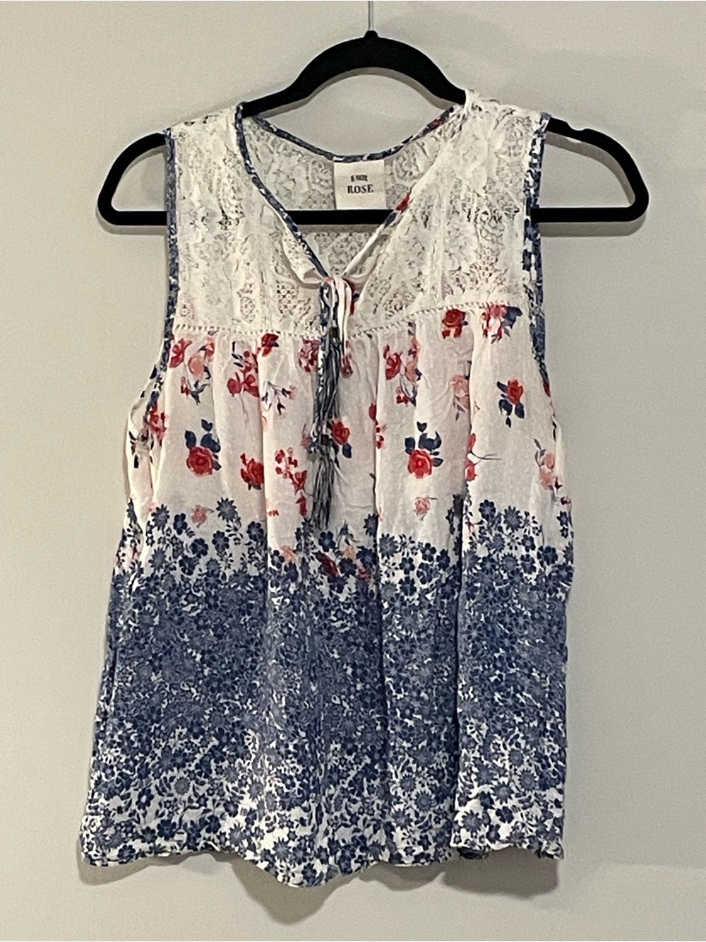 Floral Lace-Trim Sleeveless Top in White and Blue